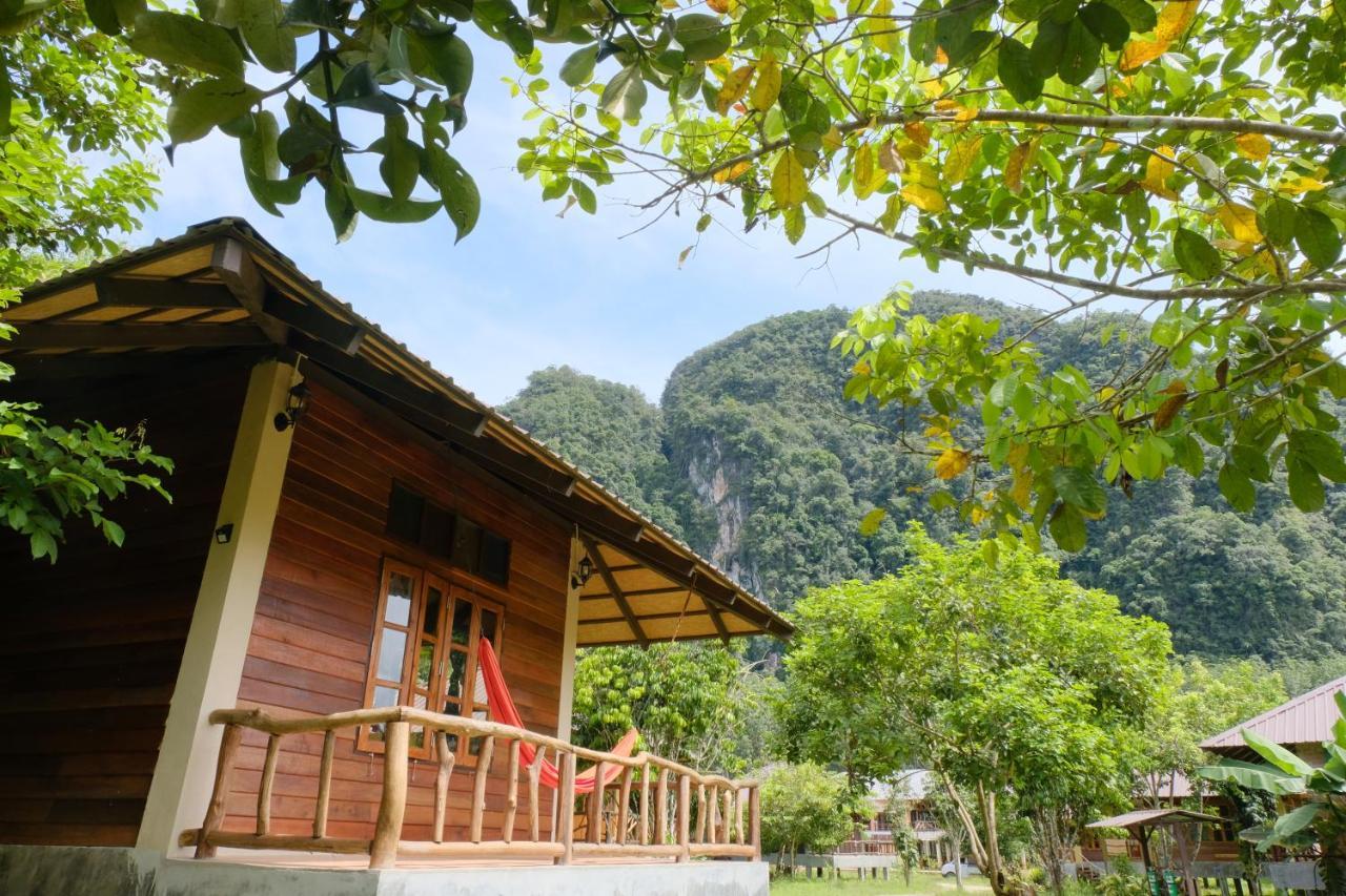 Monkey Mansion - Jungalows & Tours Khao Sok National Park Екстер'єр фото