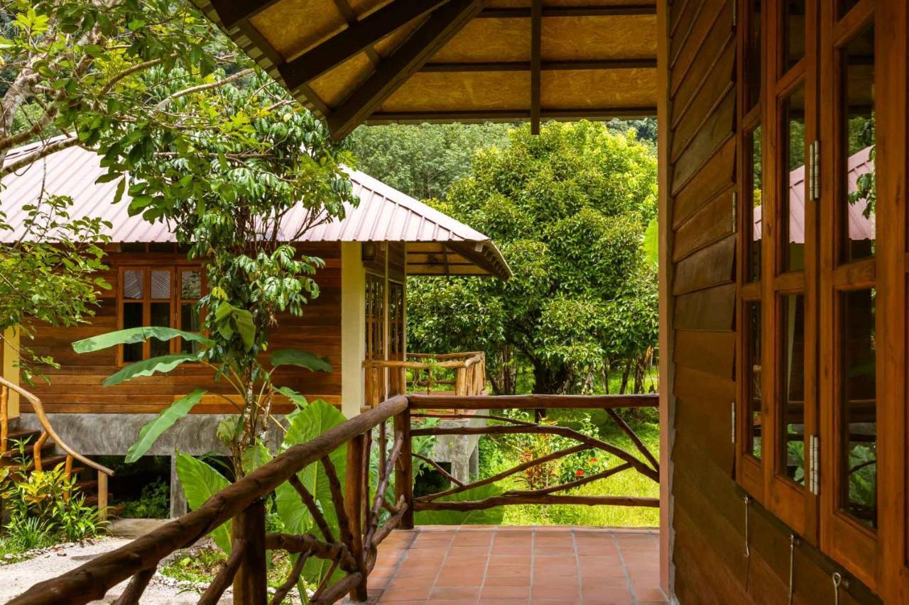 Monkey Mansion - Jungalows & Tours Khao Sok National Park Екстер'єр фото