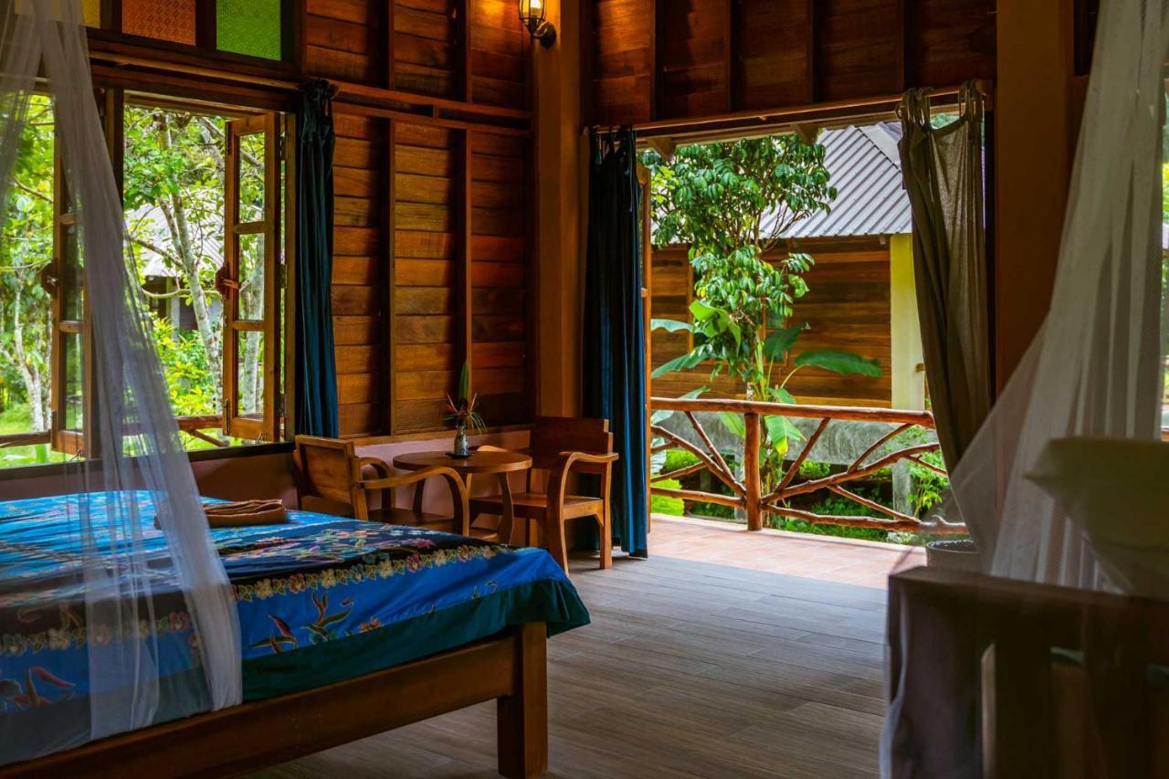 Monkey Mansion - Jungalows & Tours Khao Sok National Park Екстер'єр фото
